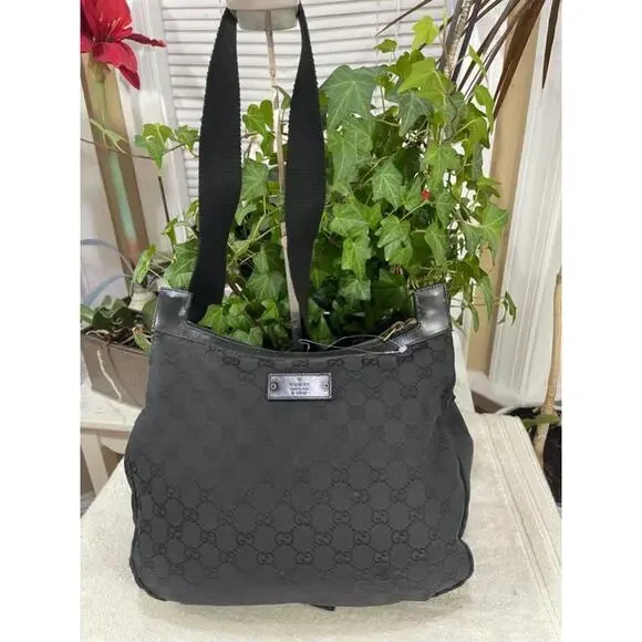 GUCCI GG 90762 MESSENGER BAG PURSE (pu220
